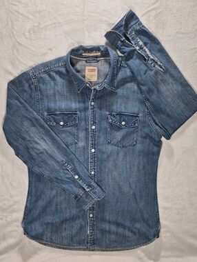 Levi's Men's Distressed Blue Denim Button-Down Western Shirt